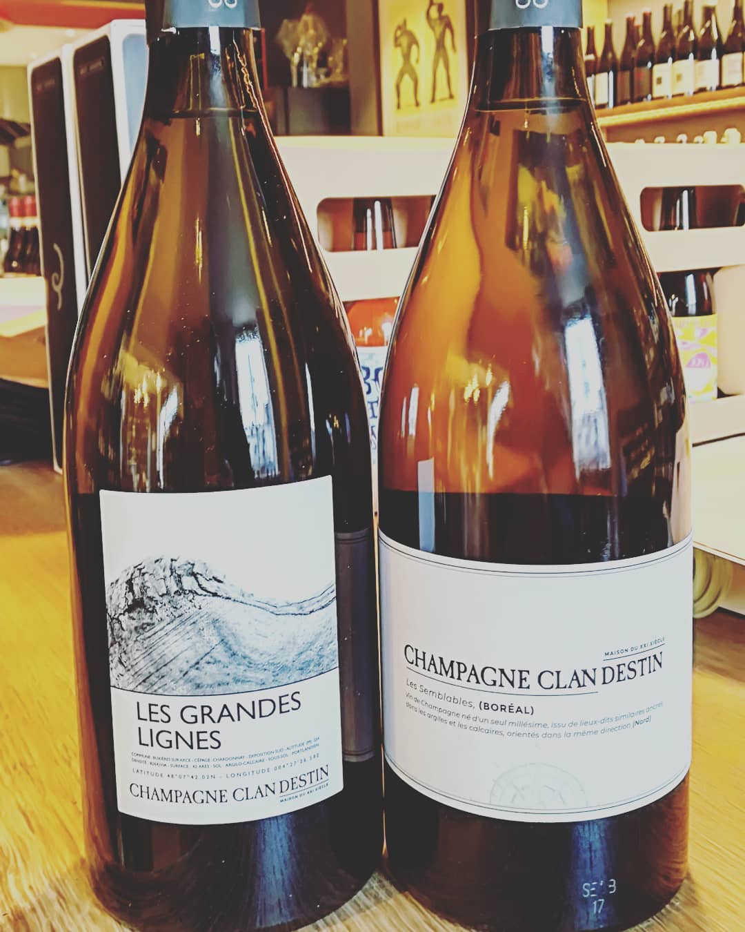 Beaux champagnes pour de belles fêtes 🍾.
.
.#champagne #champagneclandestin #benoitdoussot #lesgrandeslignes #chardonnay #lessemblables #pinotnoir #organicwine #wine #oldv #olieuditvin #tours